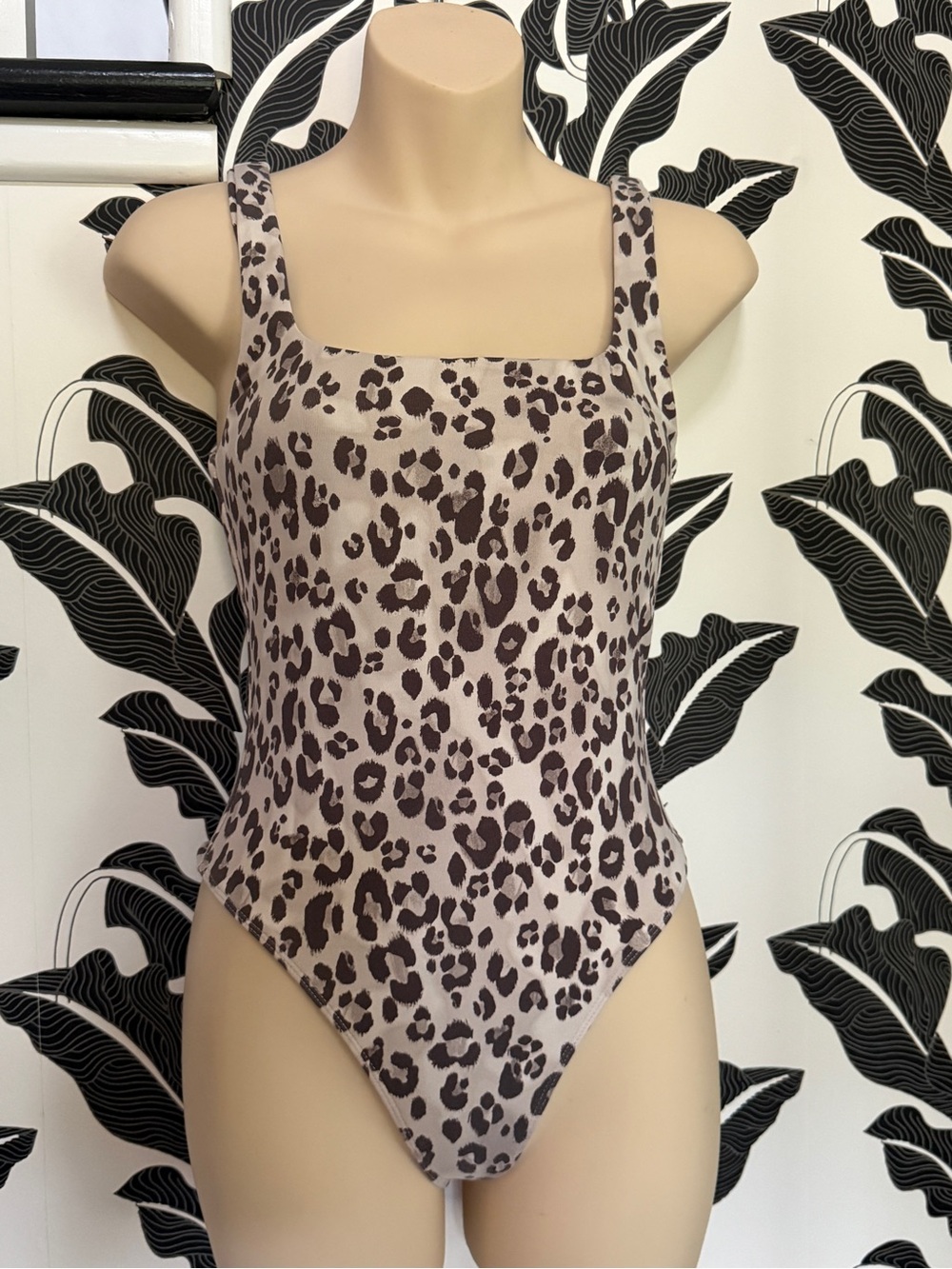 Aritzia Babaton Leopard Contour Tank Bodysuit Size Medium